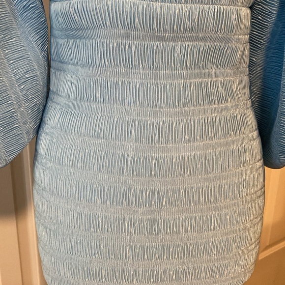 L’ide’e Pleated Gown Light Blue Size 10 in Like New Condition - Picture 2 of 11